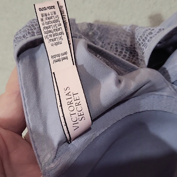 Victoria's Secret Bra - Picture 9 of 13